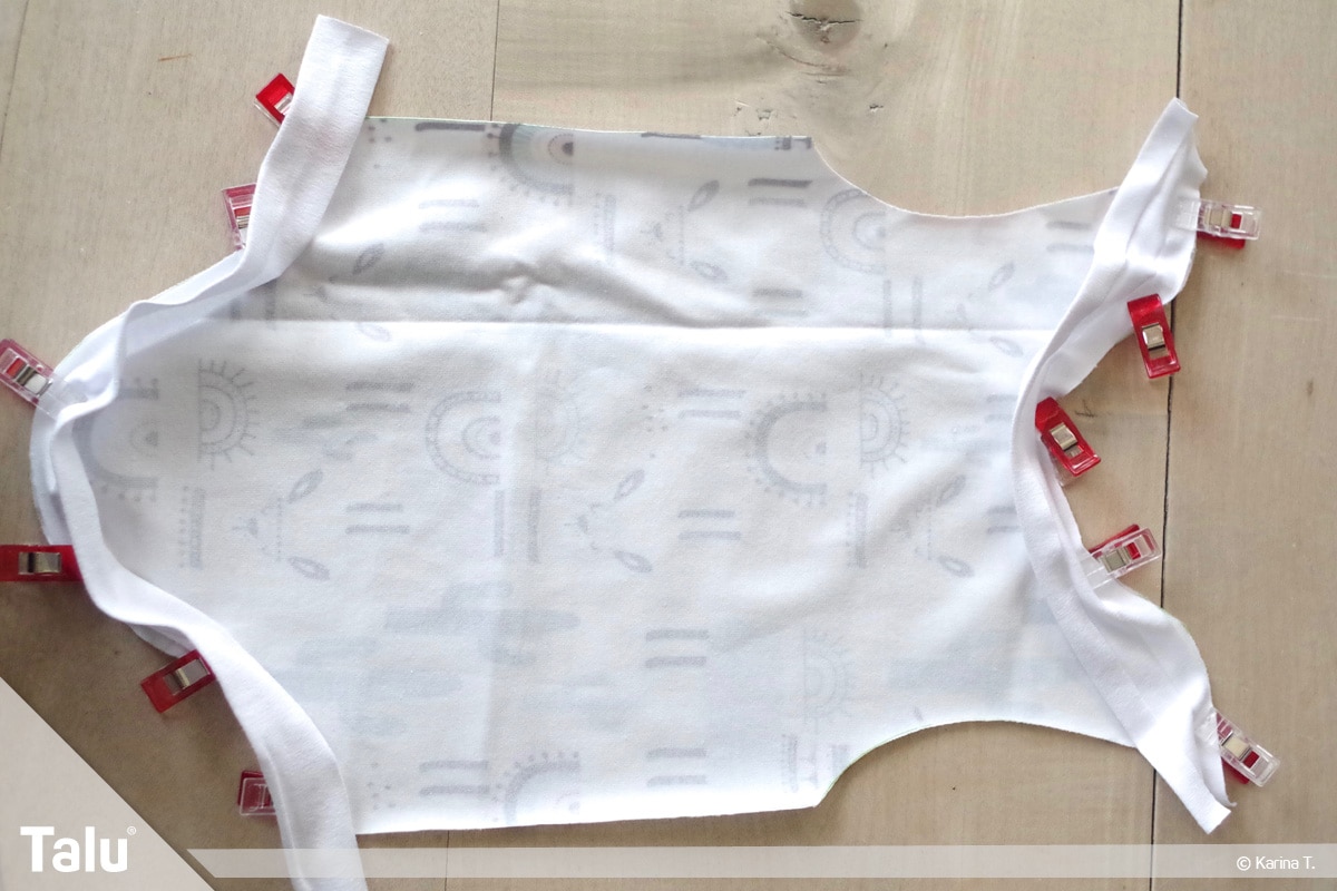 Baby Body nähen, Beinausschnitt einfassen